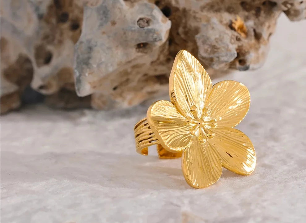 Detailed Gold Flower Ring Vow Jewelry